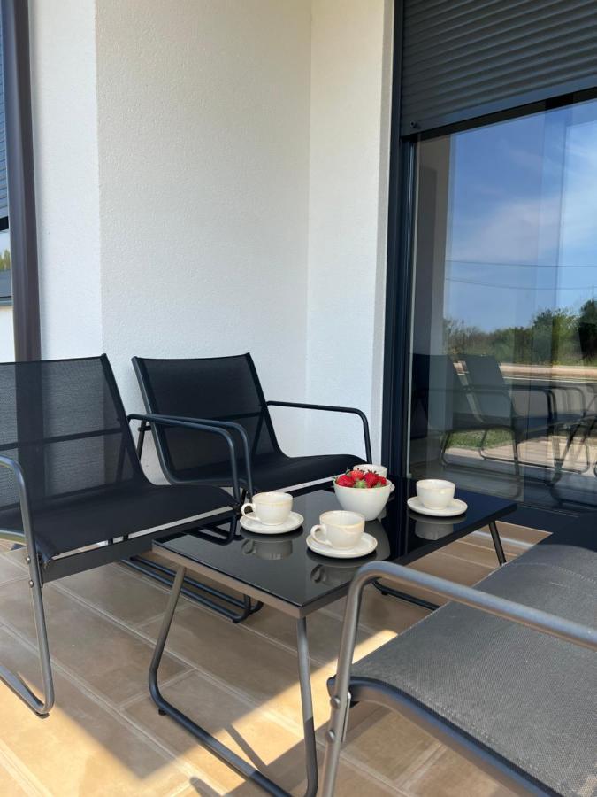 Modern Home Ula Brtonigla Exterior photo
