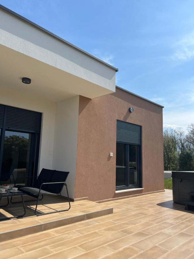 Modern Home Ula Brtonigla Exterior photo