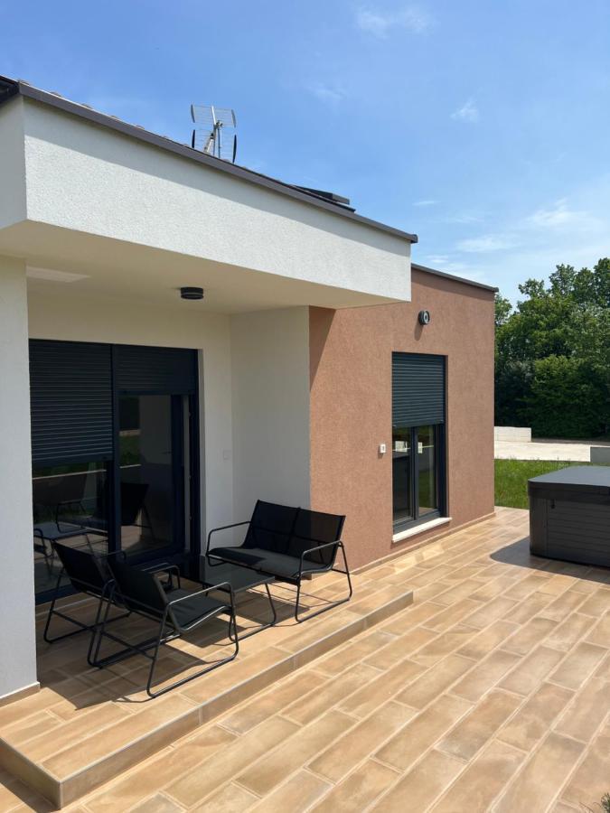 Modern Home Ula Brtonigla Exterior photo